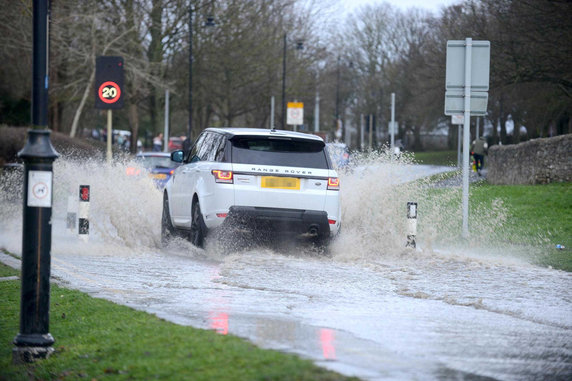 Storm Henk Flooding Yorkshire 34 Flood Warnings In Place Across Region   AA1moobS.img