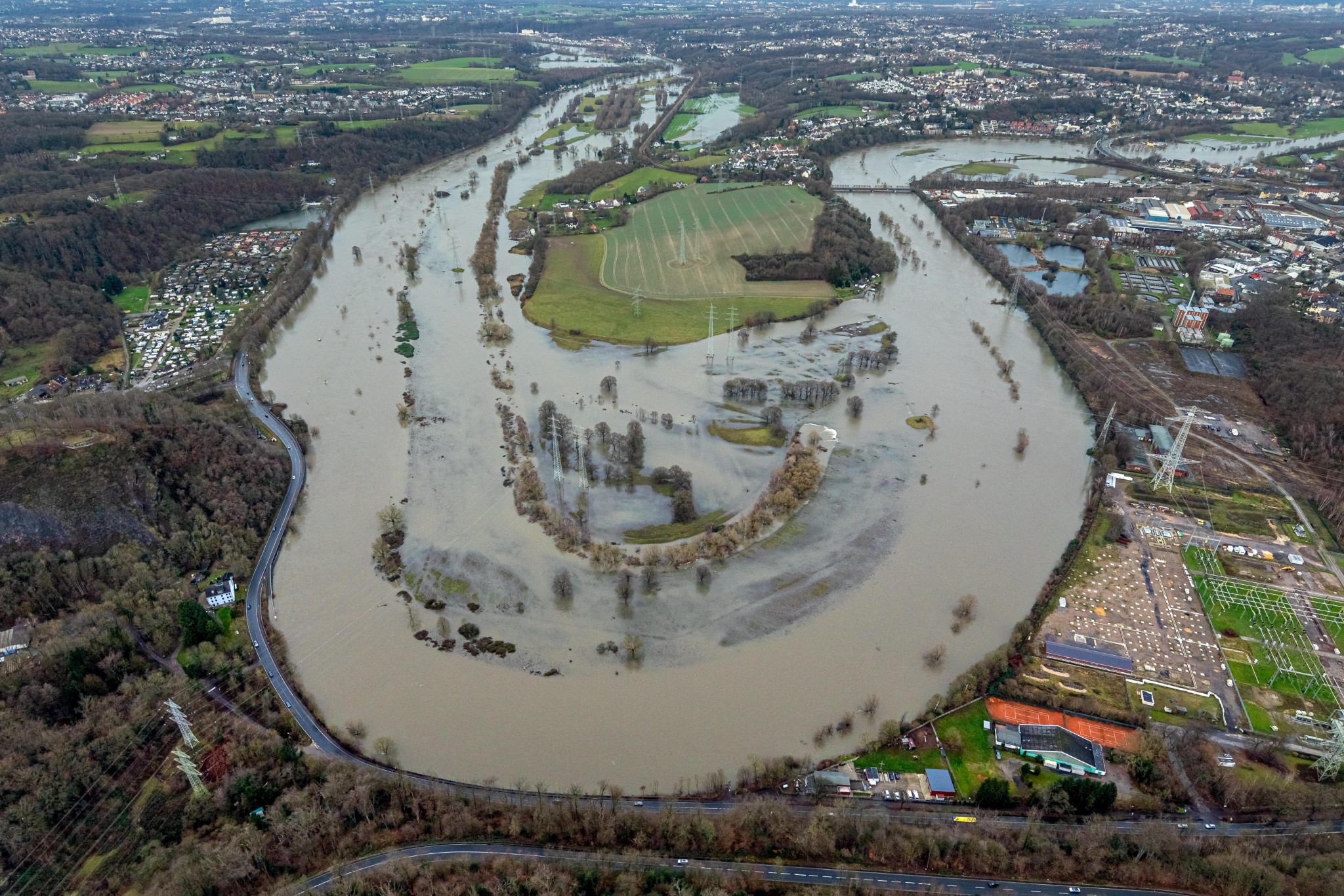 Hochwasser: Es Regnet Weiter: Ruhr In Hattingen Jetzt über 5,70 Meter