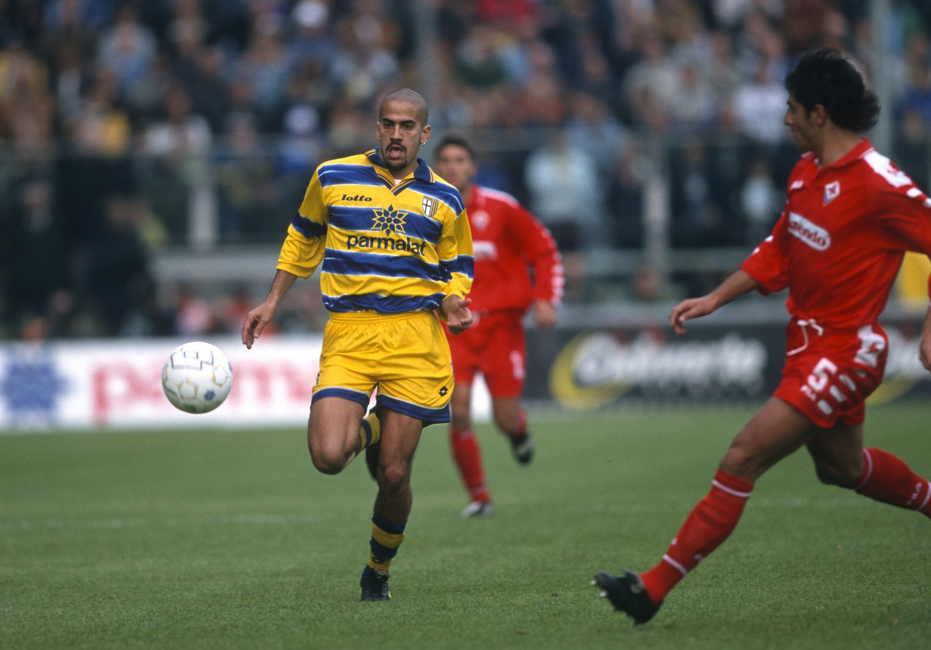 <p>                     Juan Sebastian Veron had short spells at Sampdoria, Parma and Lazio before moving to Manchester United in the summer of 2001.                   </p>                                      <p>                     The former Argentina midfielder joined Parma for around €17.5m million in 1998 and spent just one season with the Gialloblu. It was a memorable one, though, as Alberto Malesani's side won both the Coppa Italia and the UEFA Cup.                   </p>
