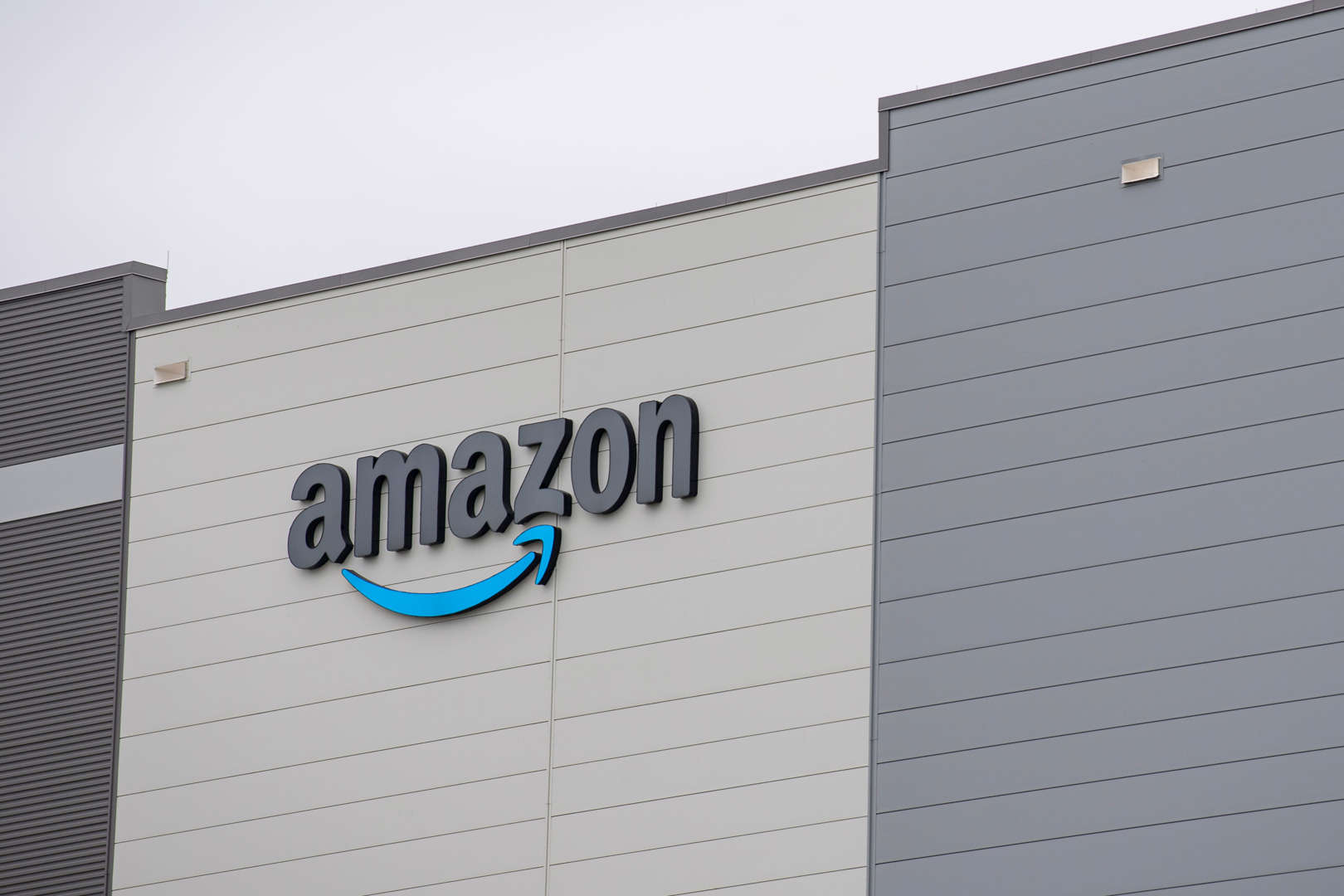 Amazon still working on Woodburn distribution center, billed as biggest building in Oregon