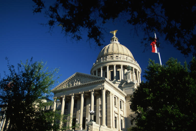 Mississippi Capitol Closed Amid Bomb Threat: Report