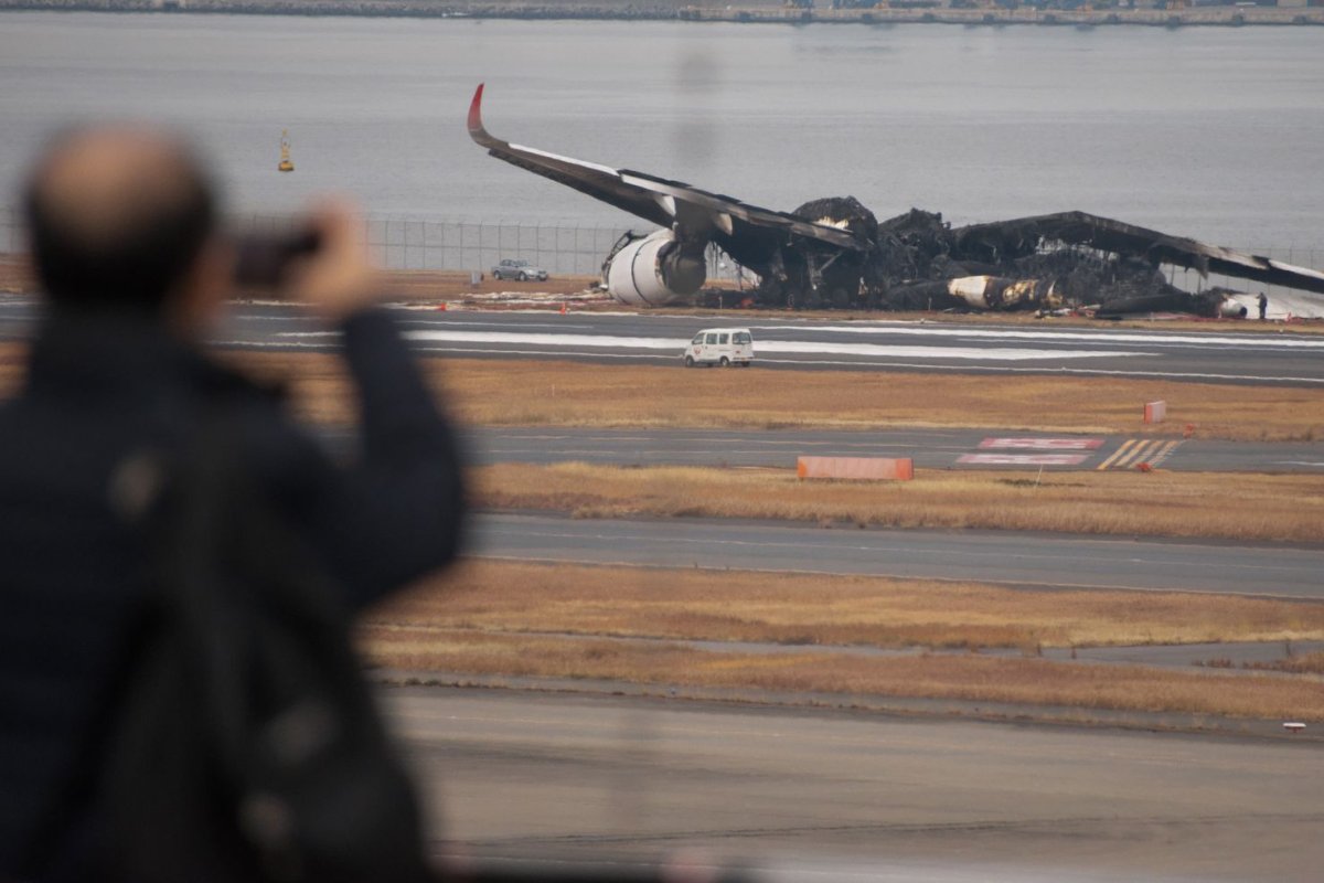 Japan Coast Guard Plane Wasn't Cleared To Enter Runway Before Fatal JAL ...