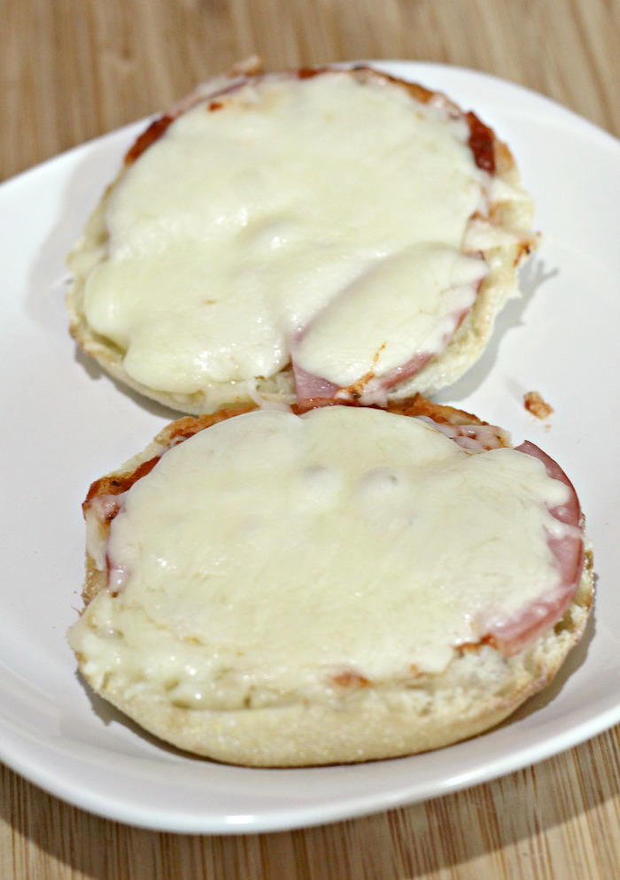 Easy english muffin pizzas