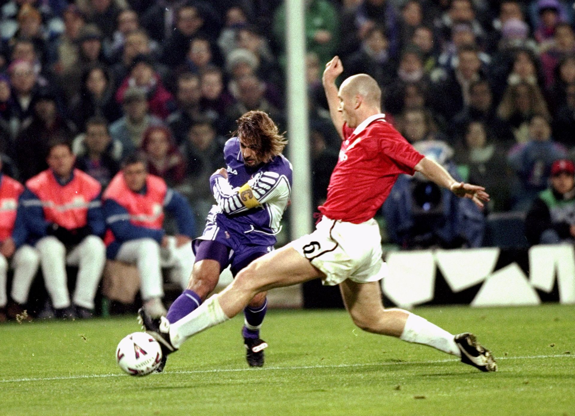<p>                     Jaap Stam became the most expensive defender in history when he signed for Manchester United from PSV Eindhoven for £10.6 million (around €17m) in 1998.                   </p>                                      <p>                     A key part of United's treble-winning side in 1998/99, Stam was surprisingly sold to Lazio in 2001 and went on to spend several successful seasons in Italy with the Rome club and later AC Milan.                   </p>