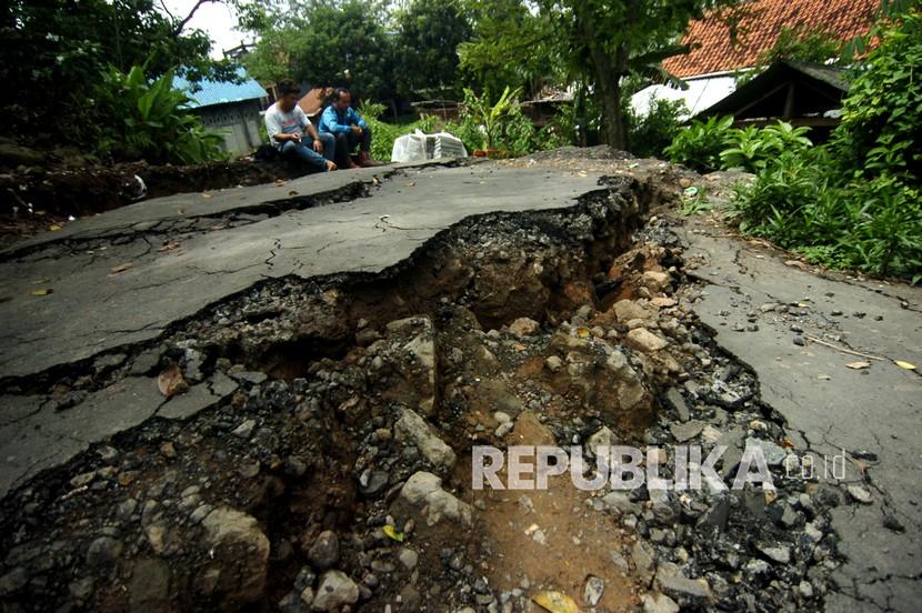 Fenomena Tanah Bergerak Terjadi Di Balikpapan, 14 Rumah Rusak