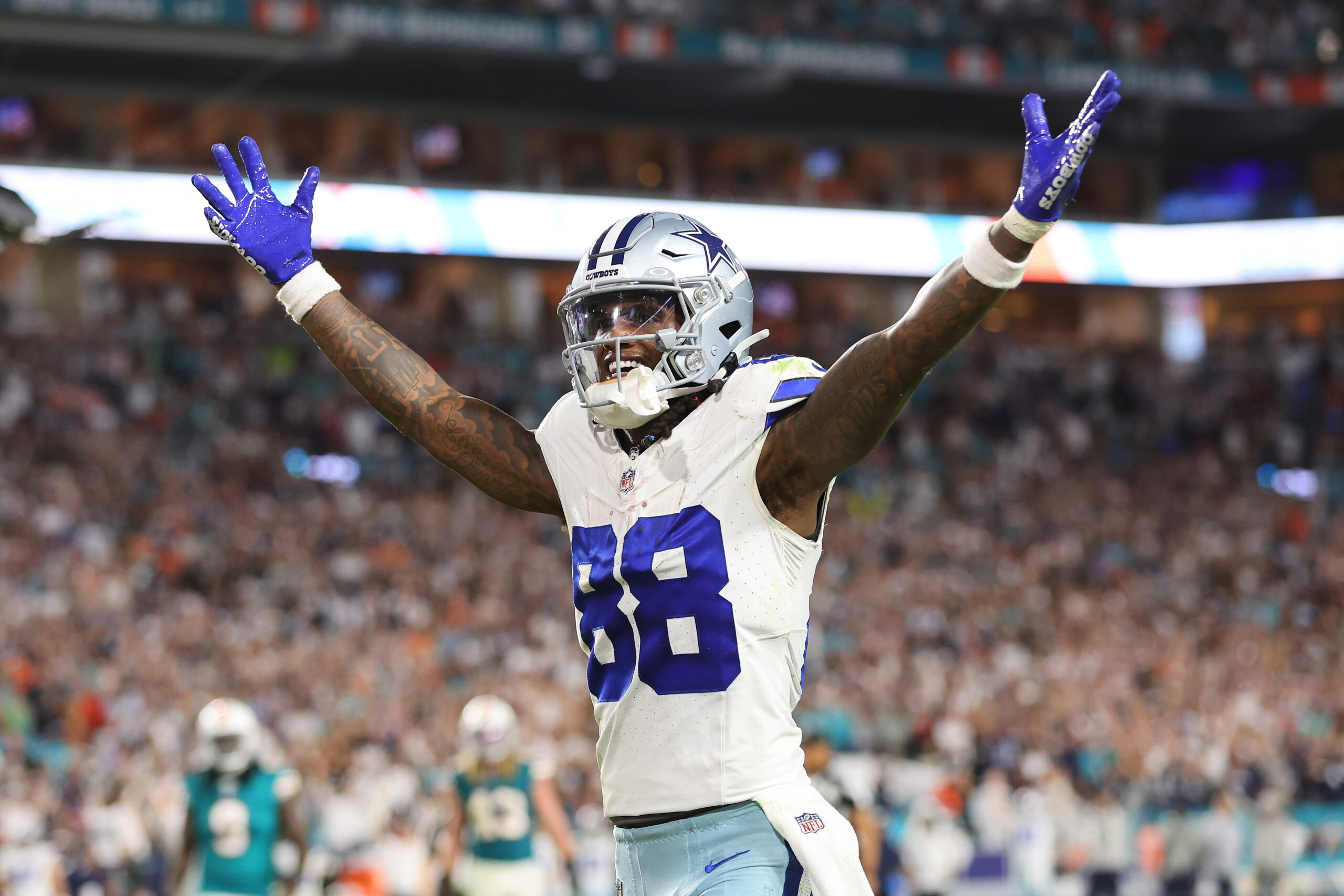 Details Emerge About Contract Talks Between CeeDee Lamb, Cowboys