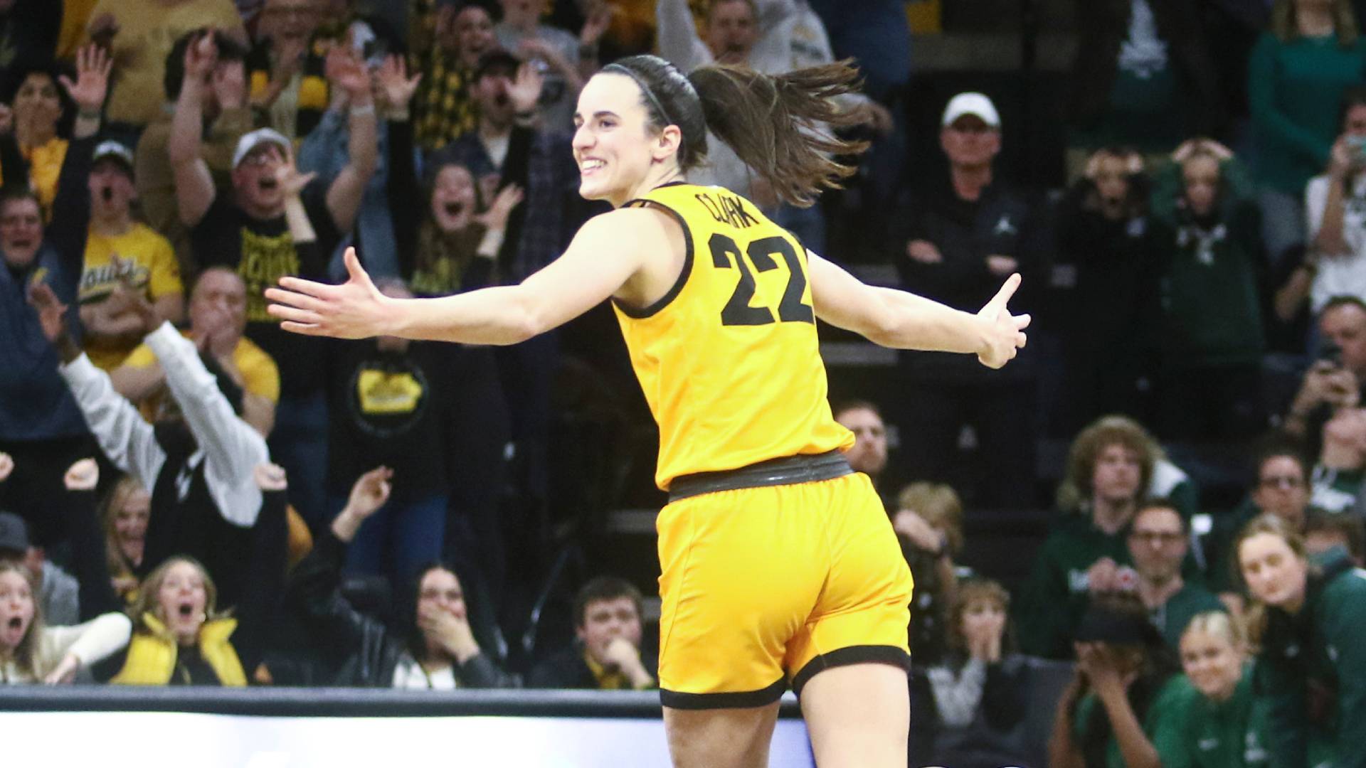 Caitlin Clark Buzzer Beater: Iowa Star Drains Game-winning 3 From Logo ...