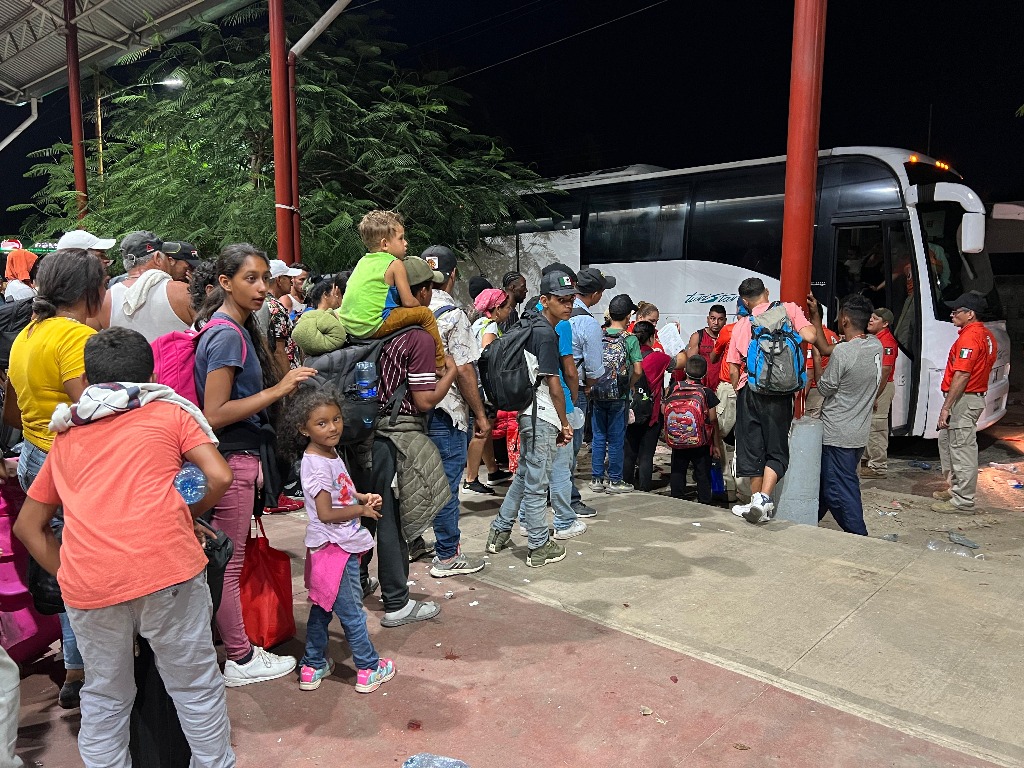 Mañana Reabren Cuatro Cruces Con México, Anuncia EU