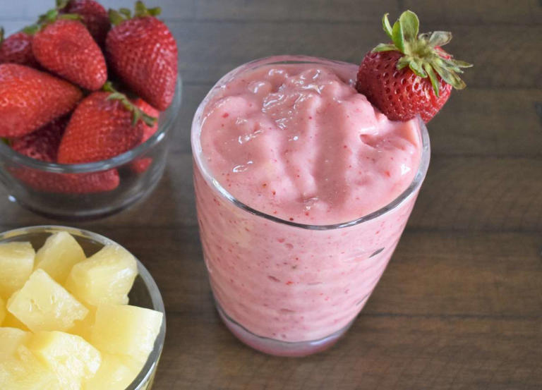 Delicious Strawberry Pineapple Smoothie