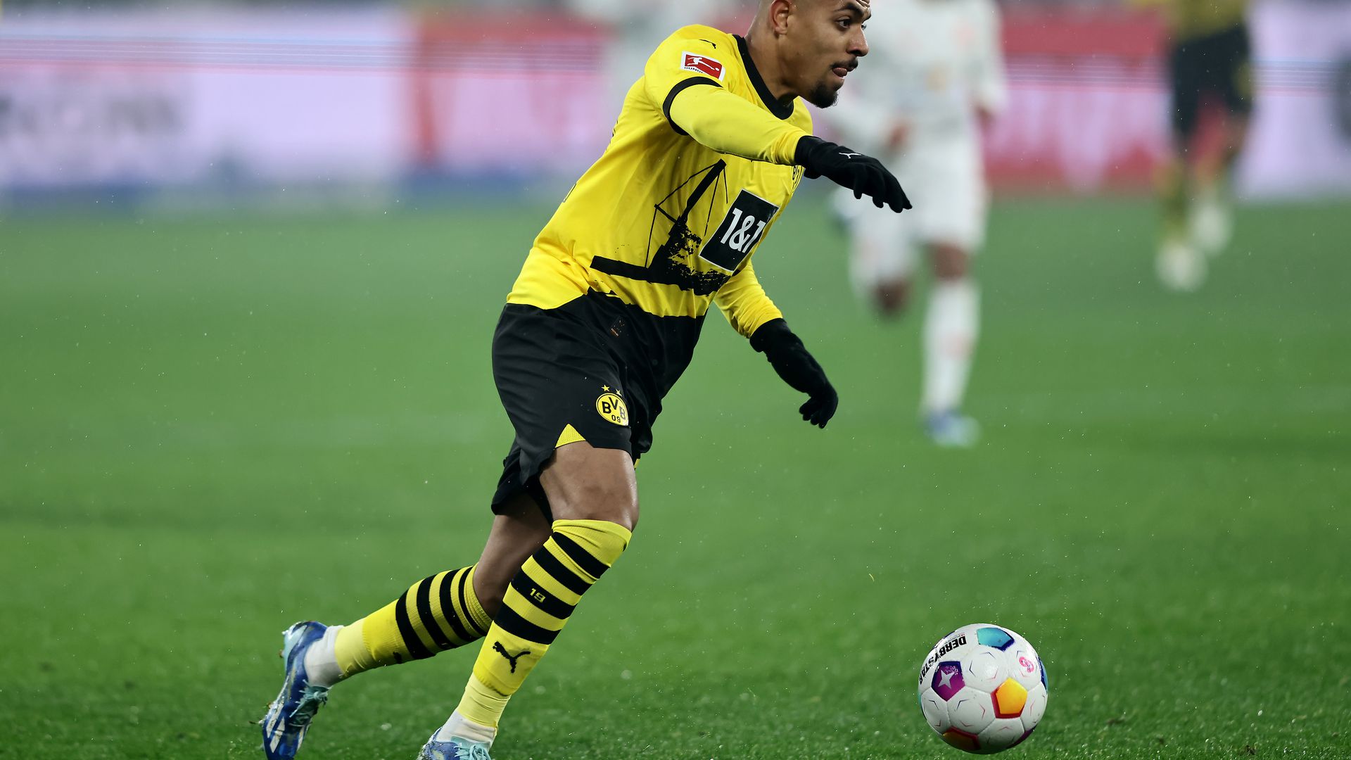 Report: Borussia Dortmund Could Sell Donyell Malen In January