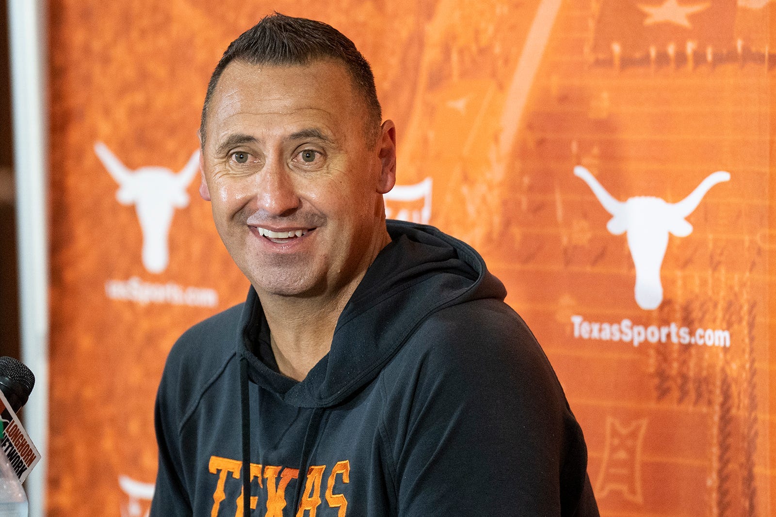 Texas HC Steve Sarkisian Signs Four-year Extension With Longhorns