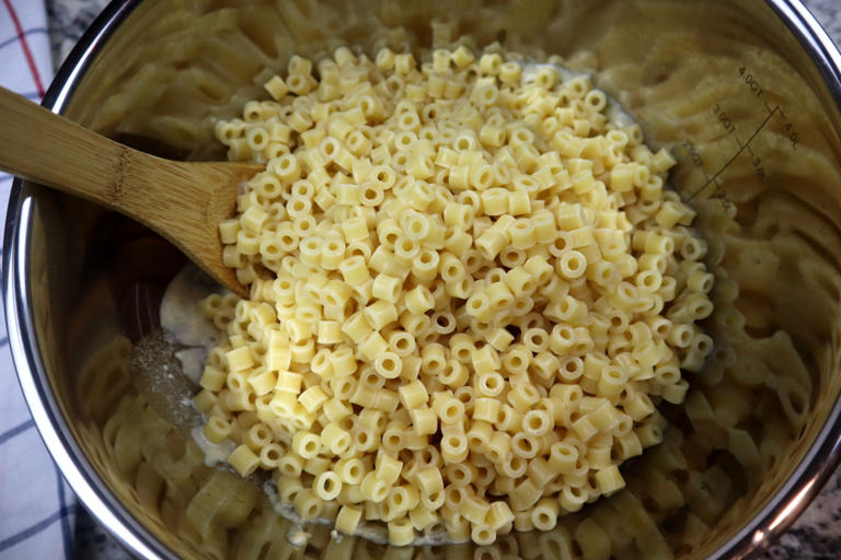 Simple Coleslaw Pasta Salad Recipe