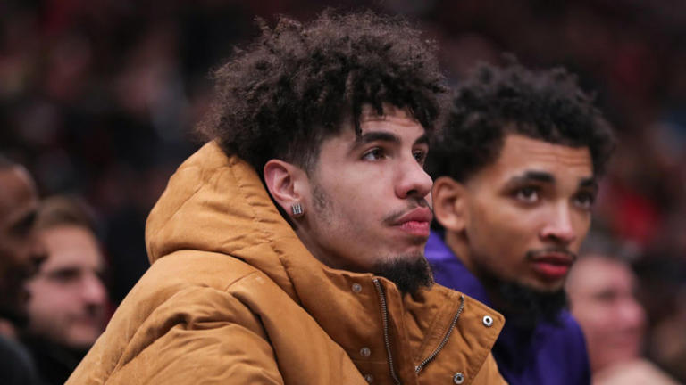 Young fan travels from Australia to see LaMelo Ball play vs. Kings, but ...