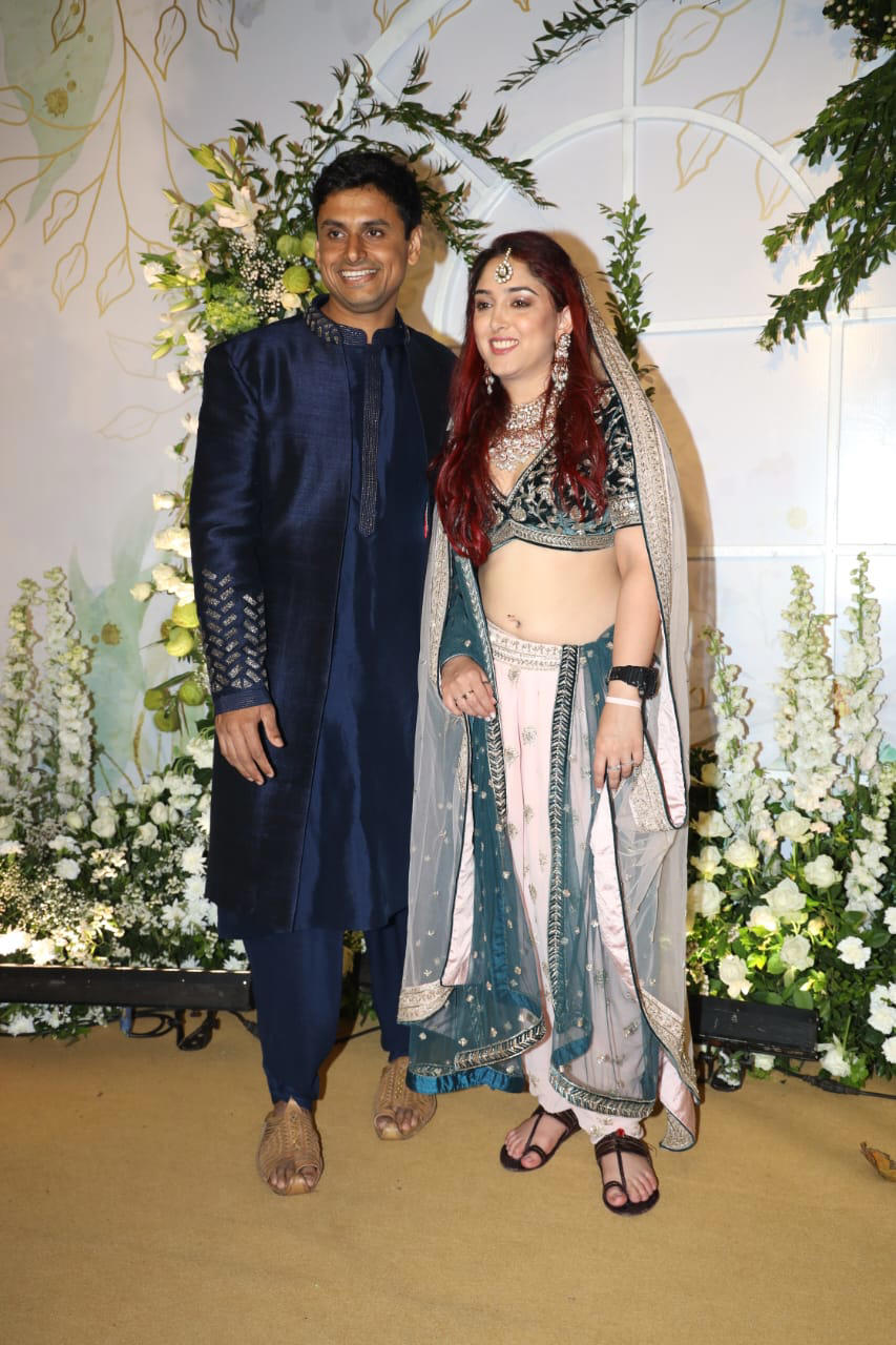 Just Married! Ira Khan And Nupur Shikhare Pose With Aamir Khan And ...