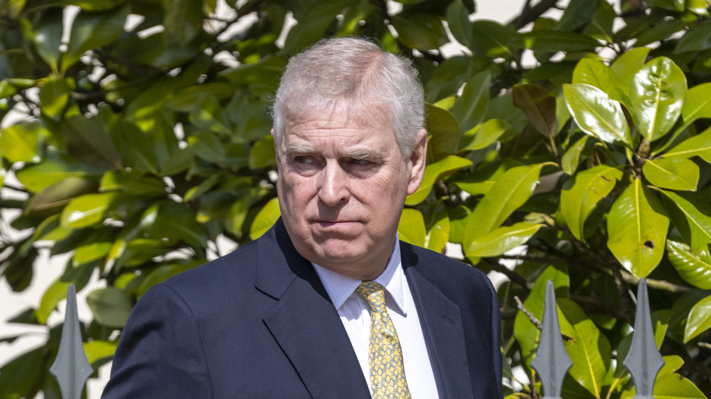 Prince Andrew And Bill Clinton Named In Unsealed Jeffrey Epstein Court ...