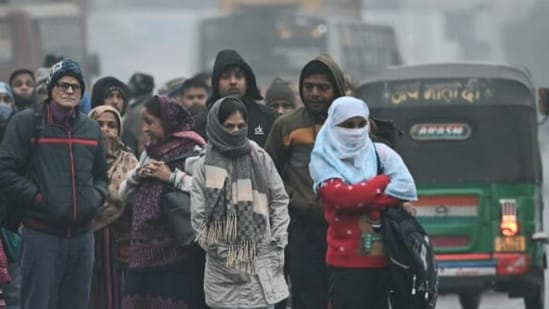 cold wave continues to tighten its grip over delhi-ncr