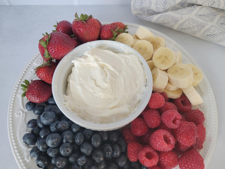 3 Ingredient Marshmallow Fluff Fruit Dip