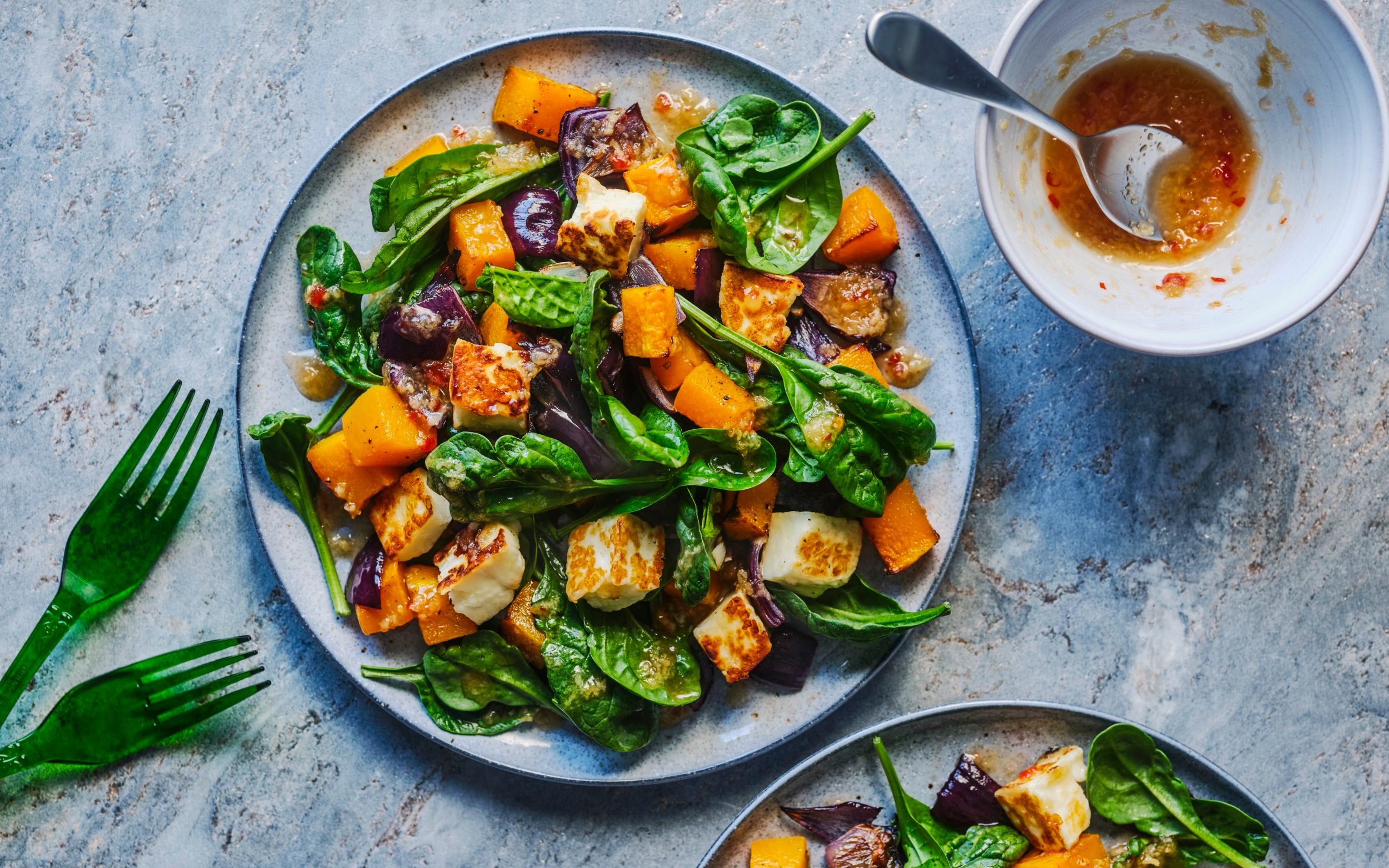 Spinach, squash, red onion and halloumi salad with sweet chilli ...
