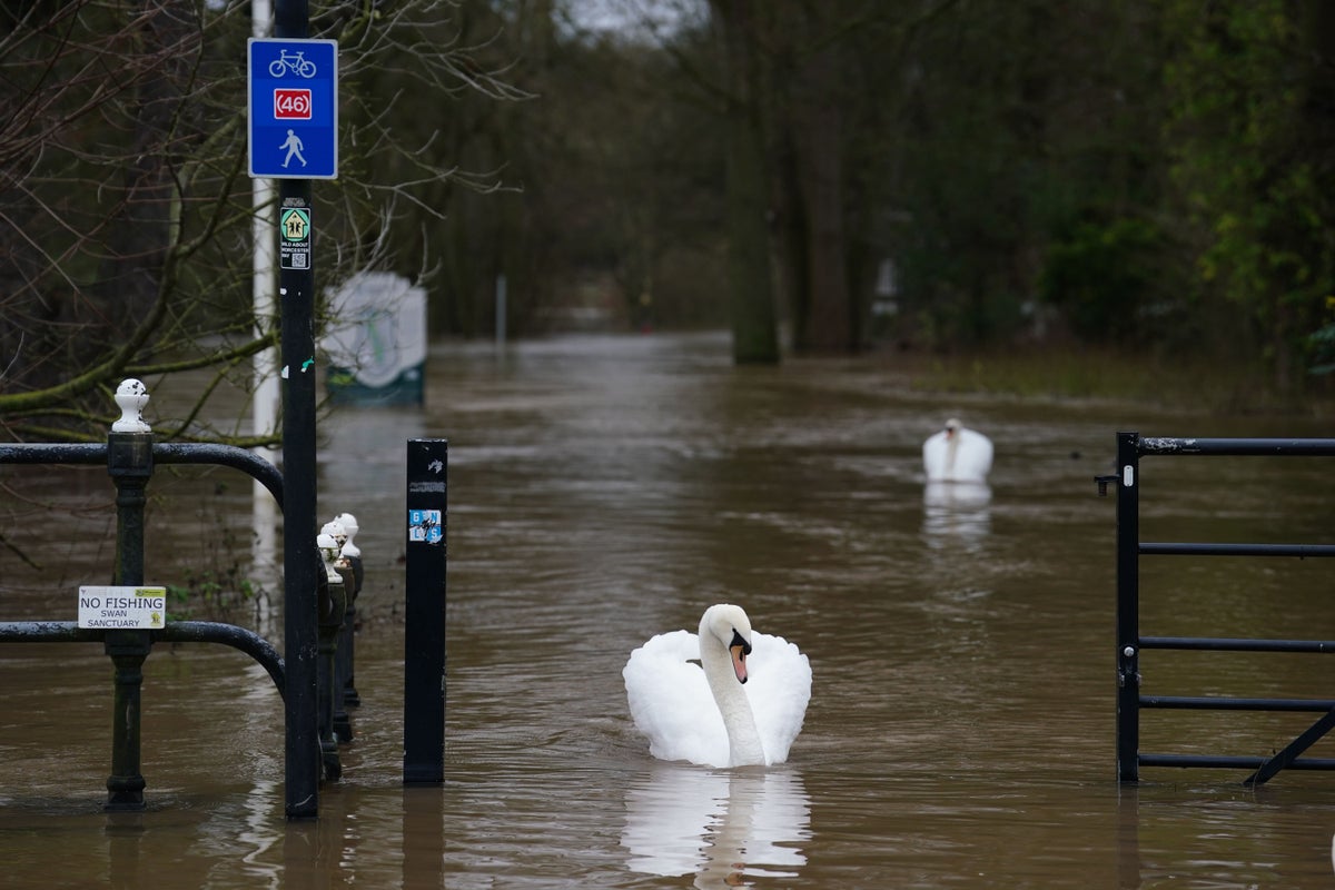 In Pictures Residents Braced For Evacuation As Heavy Rainfall Causes   AA1mt0IG.img