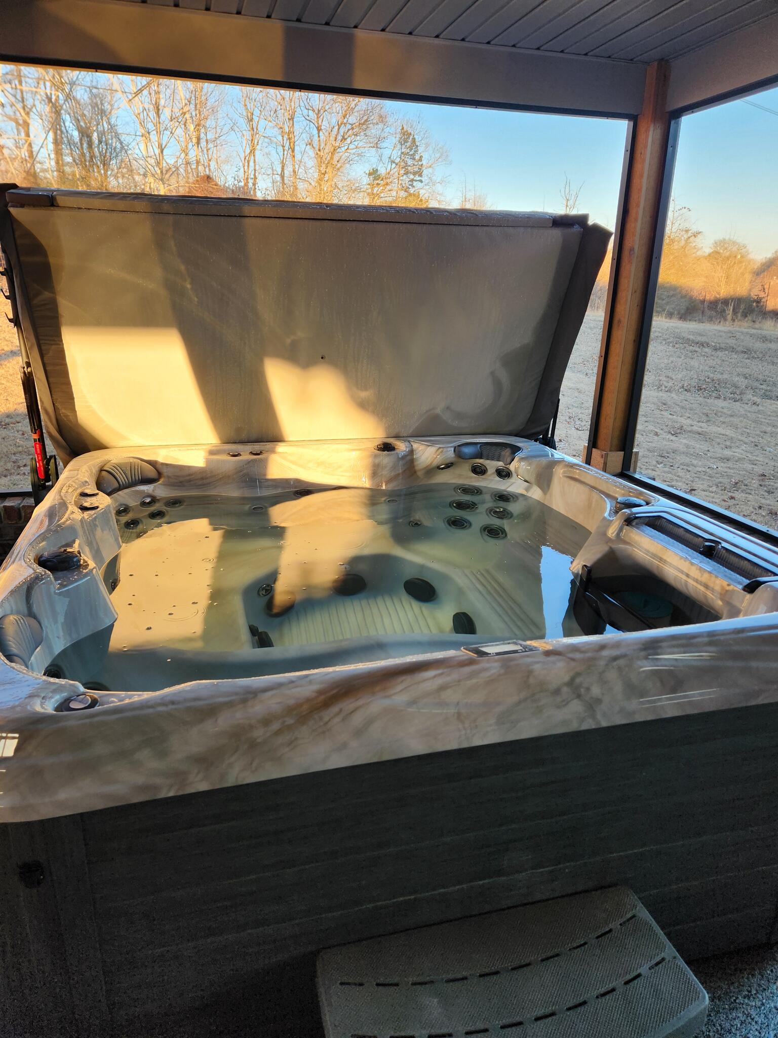 Hot Tub For Sale A Year Old Been In It A Half Dozen Times Gave 85   AA1mtIVI.img