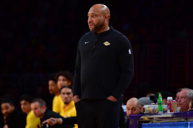 Lakers locker room has ‘deepening disconnect’ with Darvin Ham as ...