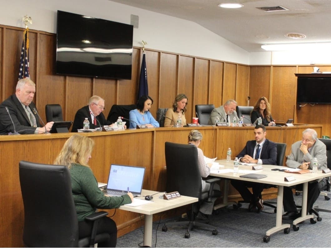 Manchester Township Council Reorganizes Sets 2024 Meeting Dates   AA1mtWqs.img