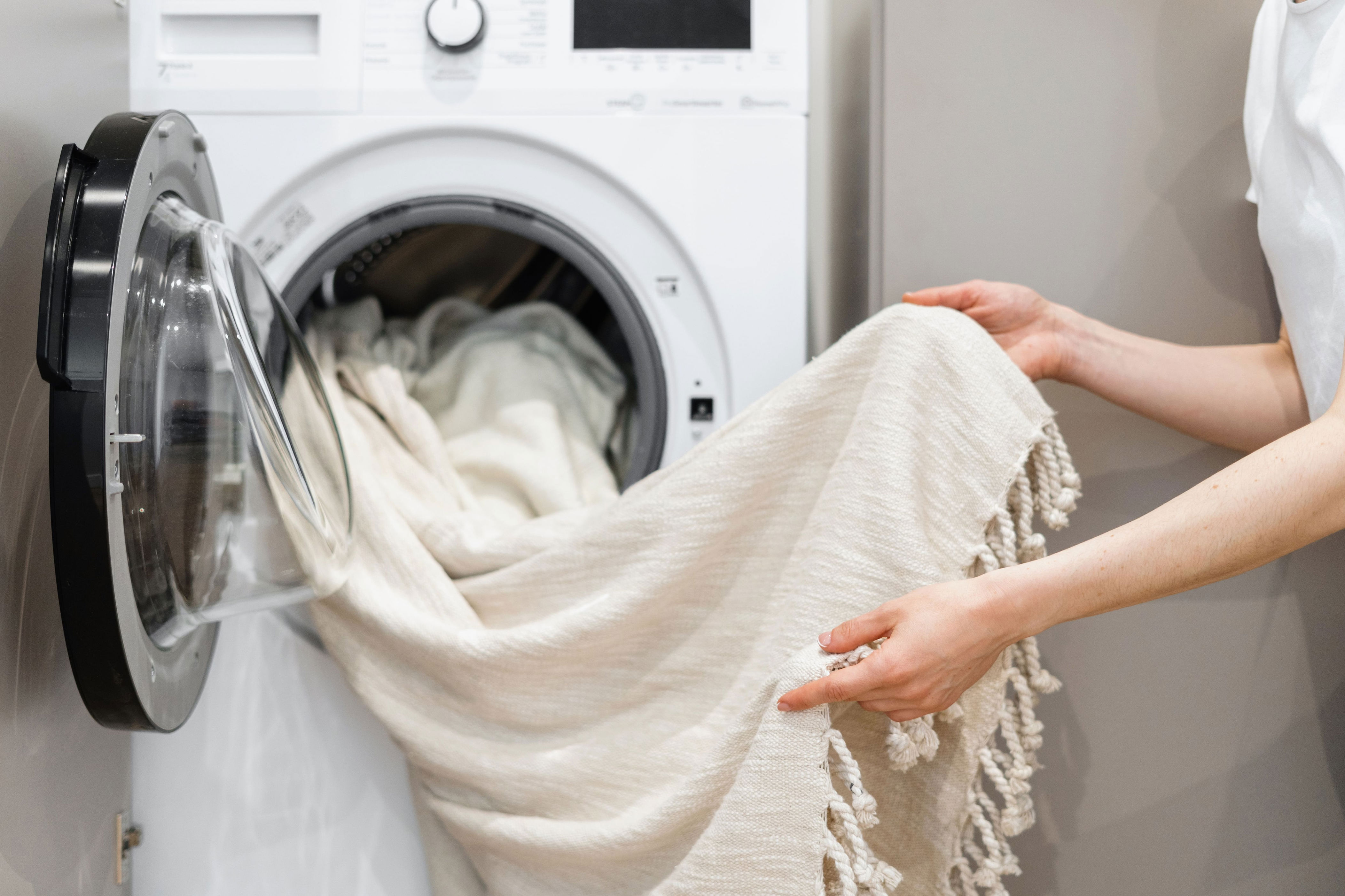 ¿con qué frecuencia se deberían lavar las sábanas y las toallas?
