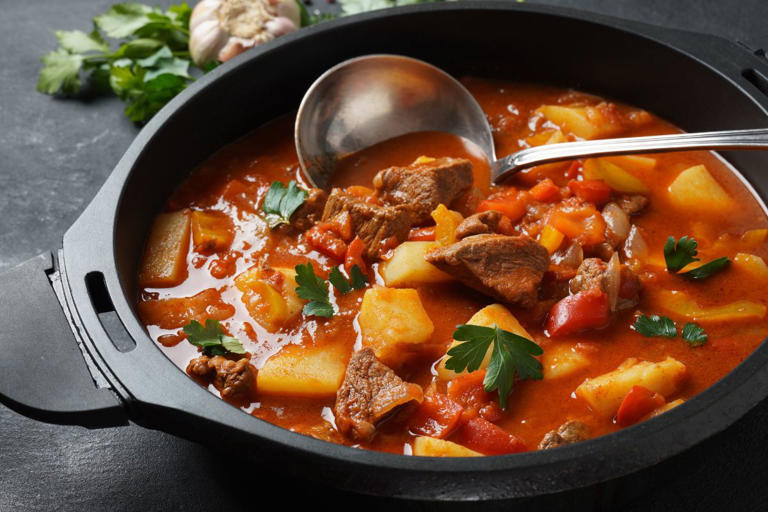 End meal monotony: This one-pot meat and vegetable stew brings joy to ...