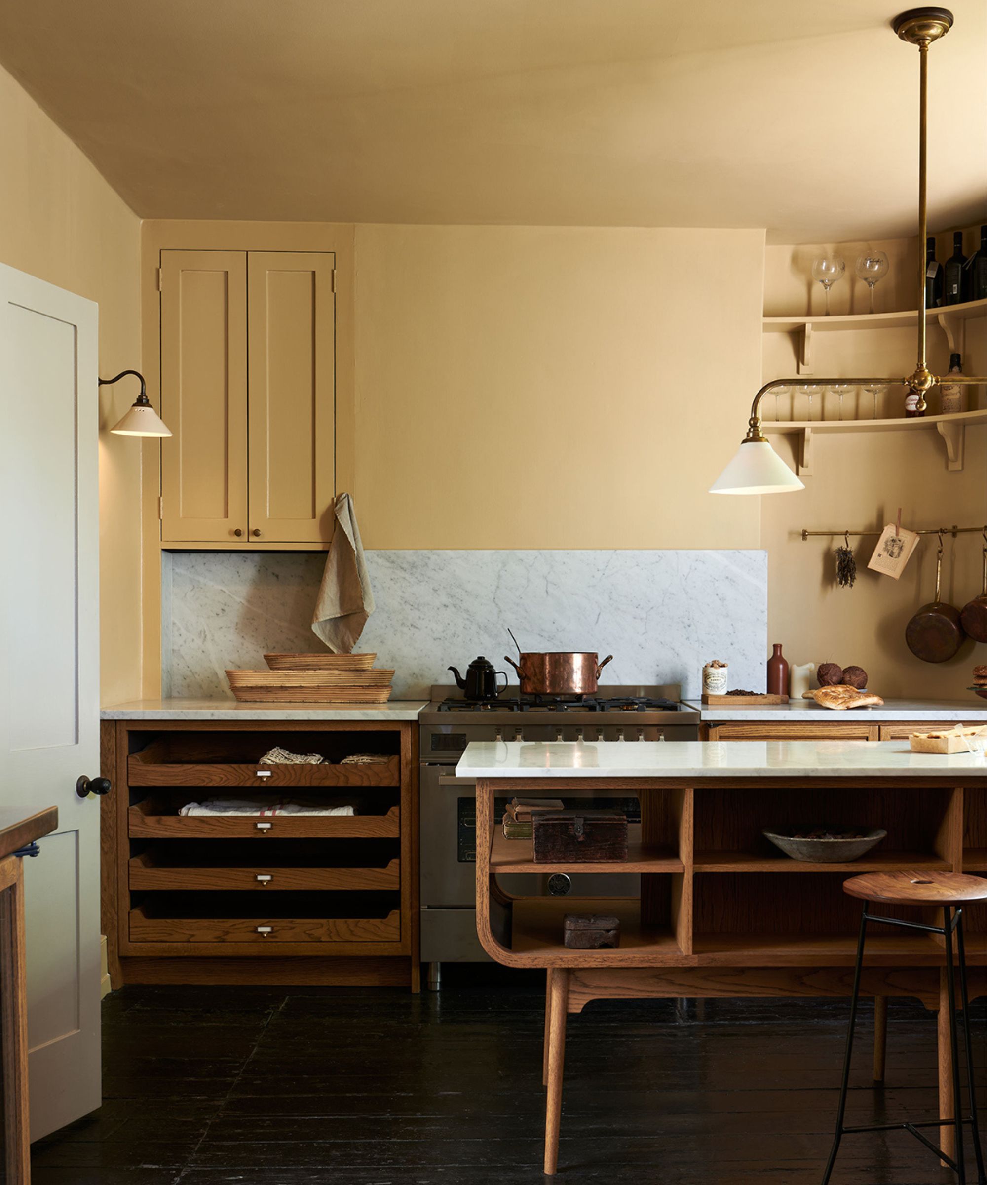 5 Ways Interior Designers Are Making Mid Century Modern Kitchens Work   AA1mttc3.img