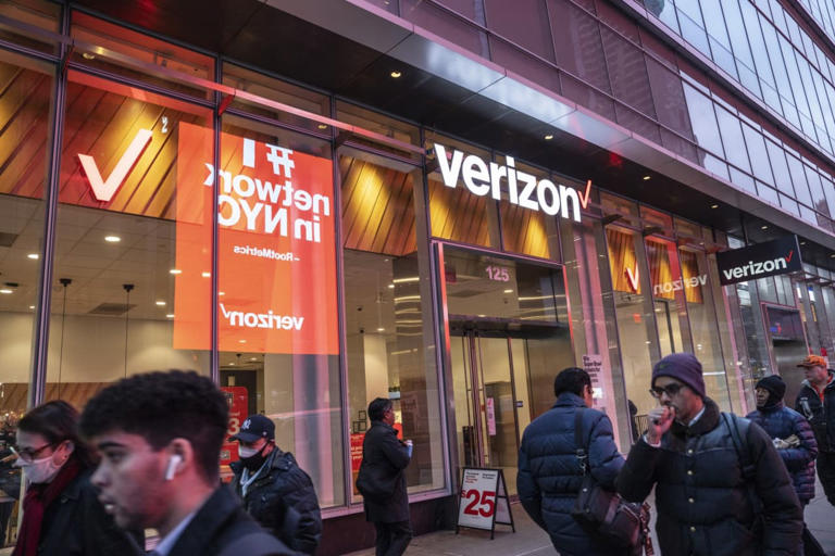 Verizon’s Dividend Yield Is Now the Highest in the Dow. Why the Payout