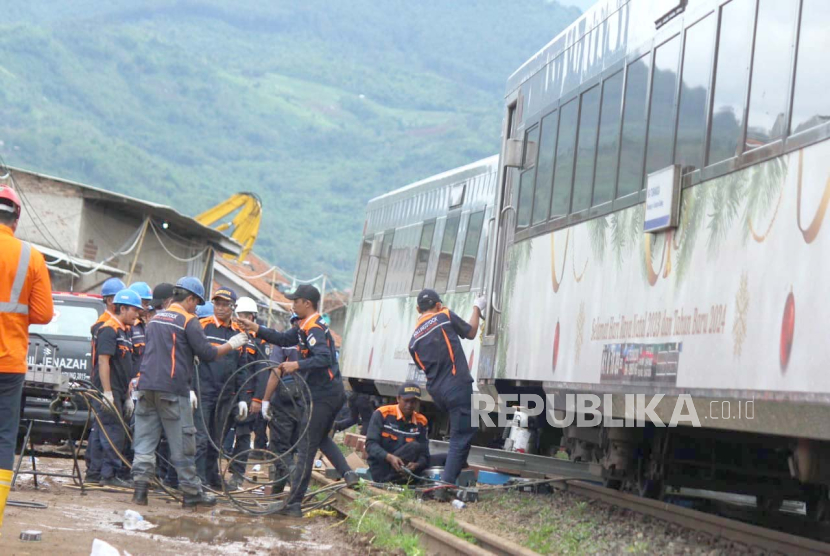 KNKT Investigasi Penyebab Tabrakan KA Turangga Selama 4 Hari