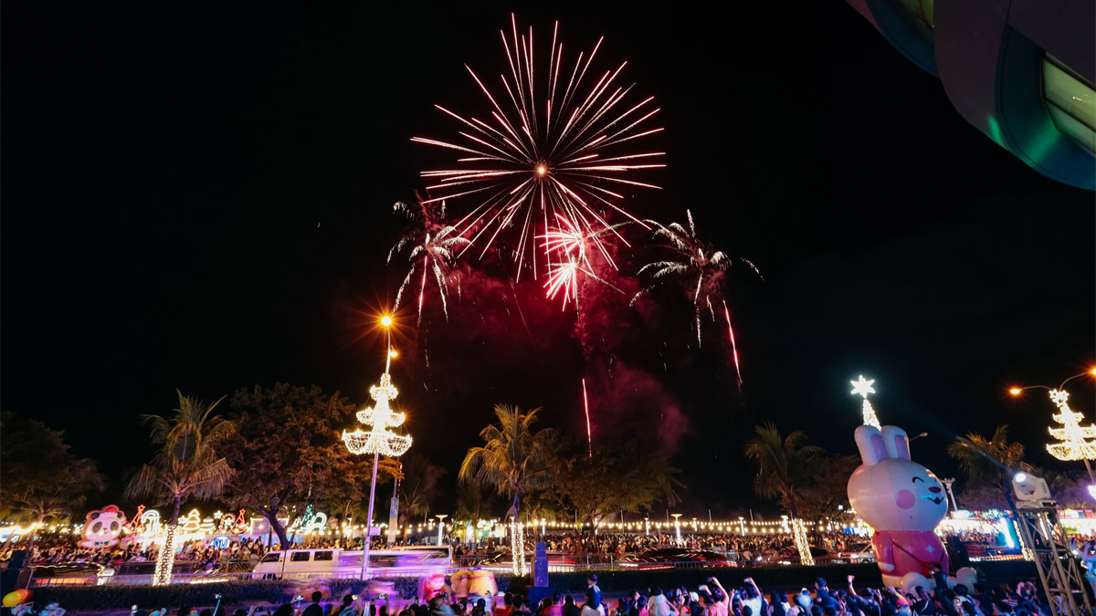 The Holidays Are Extended with More Fireworks Shows at MOA