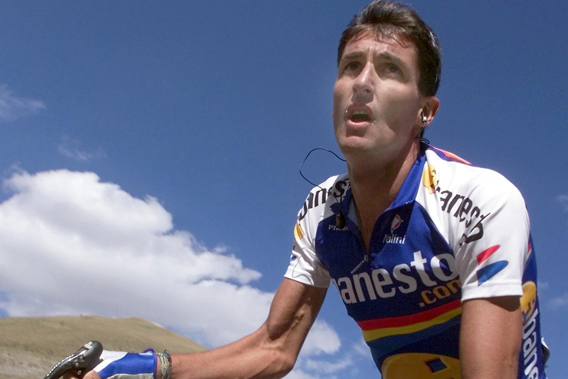 <p>Los problemas para el ‘Chava’ llegaron tras la Vuelta a España del año 2001, en la que consiguió ganar tres etapas y liderar las clasificaciones por puntos y de la montaña pero, tras la cual, nunca volvió a competir profesionalmente. Fue entonces cuando aparecieron una serie de problemas psicológicos que lo sumieron en la depresión.</p>