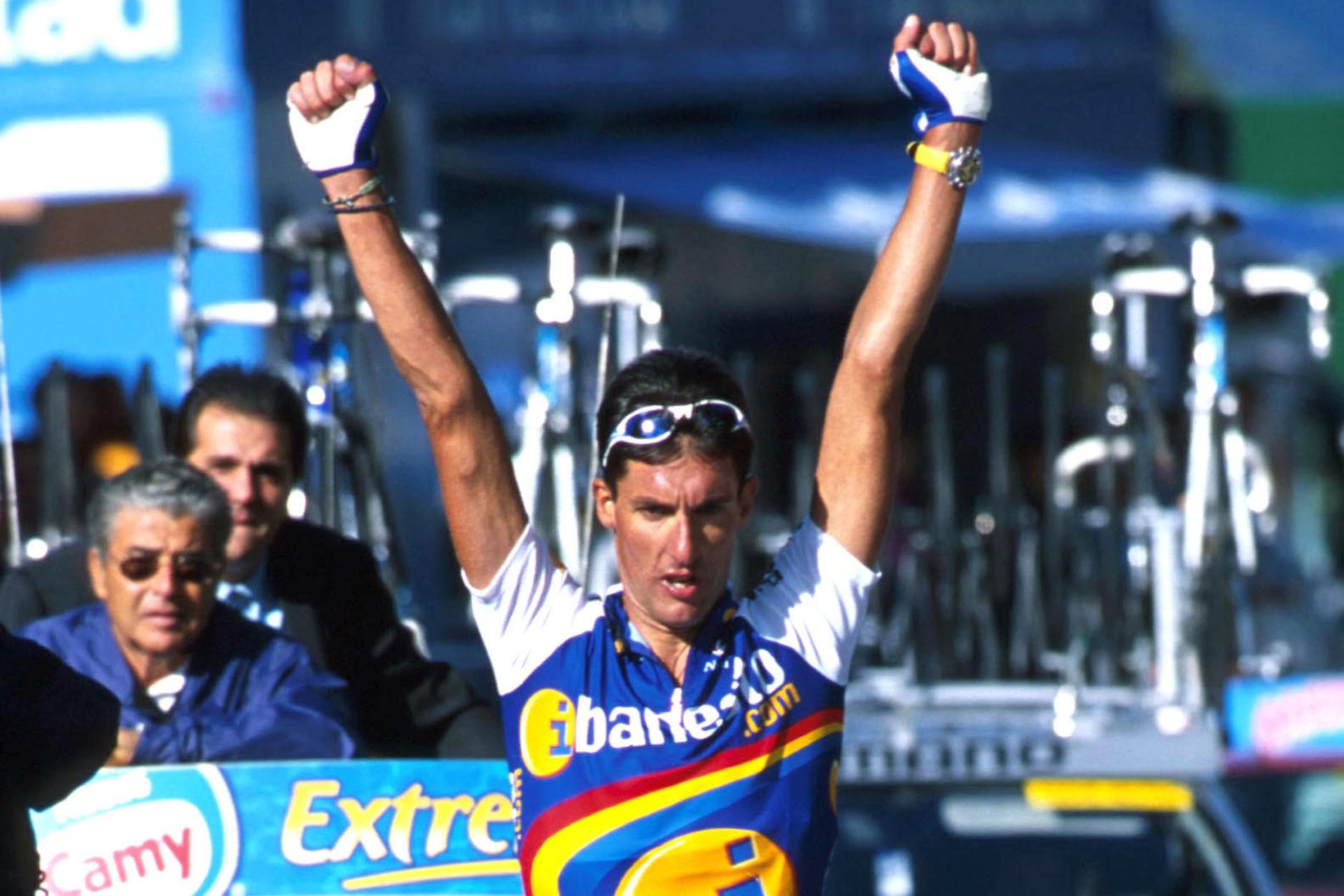 <p>Compañero de equipo de Miguel Induráin y Pedro Delgado, fue un ciclista que se hizo grande en la Vuelta a España, donde consiguió nueve victorias de etapa, fue cuatro veces campeón de la montaña, una vez de la regularidad y consiguió un tercer puesto en 1998, con el imborrable recuerdo de su gran victoria en el primer ascenso a l'Angliru en 1999.</p>