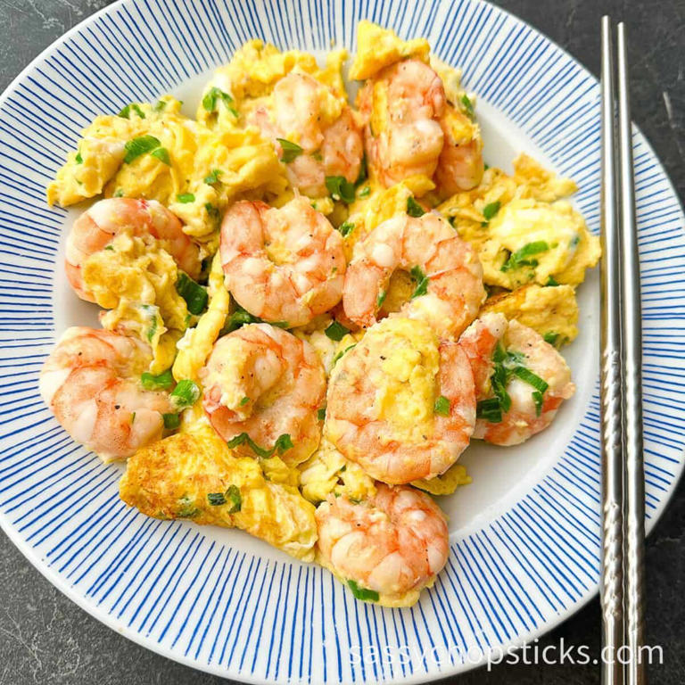 Shrimp Scrambled Eggs Recipe (滑蛋虾仁, Quick And Easy)