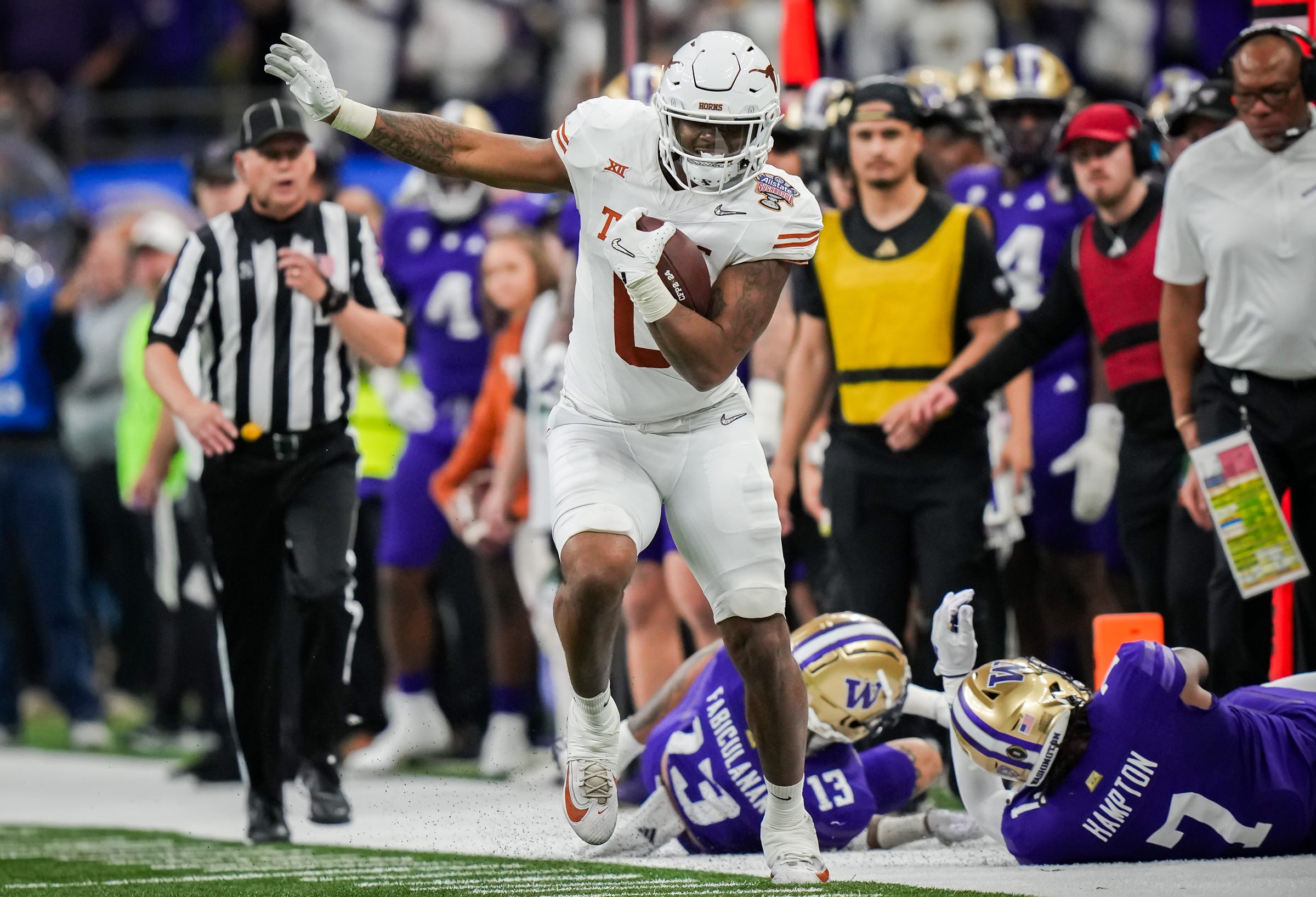 Texas Tight End Ja'Tavion Sanders Announces Exit To NFL Draft After ...