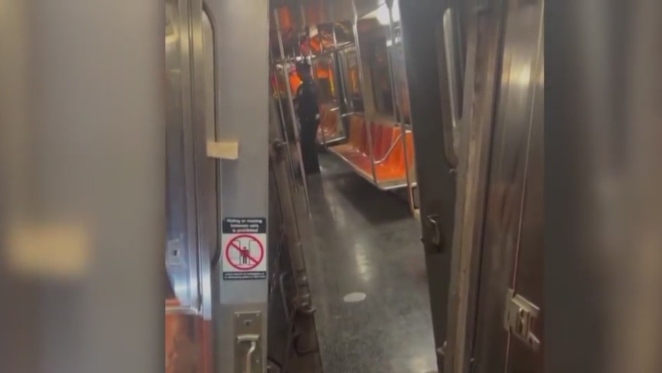 Service Disruptions Continue After Subway Derails In Upper West Side