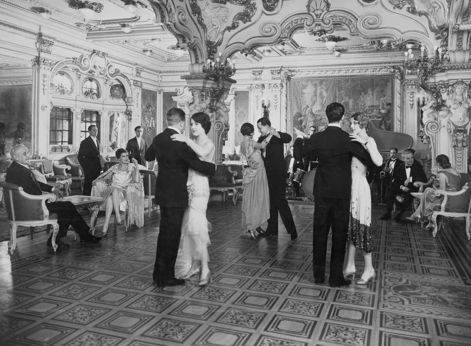 <p>Gilt-edged ballrooms catered to those wishing to dance away the night. For the more sporty, the first top deck swimming pools made their debut around the same time.</p>