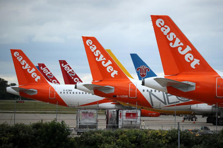 2024 hand luggage rules for passengers travelling with Ryanair, TUI