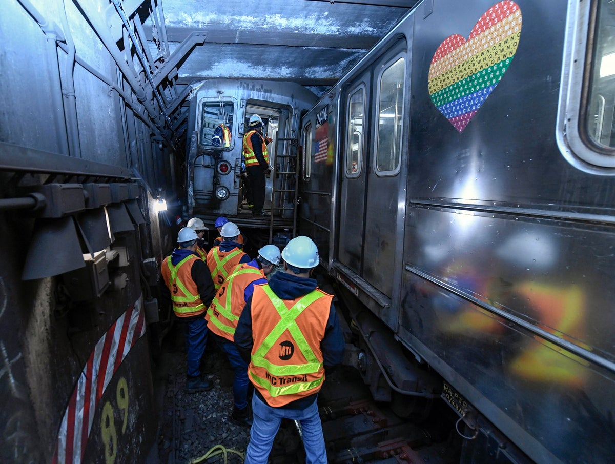 NYC Subway Service Is Disrupted For A Second Day After Low-speed ...