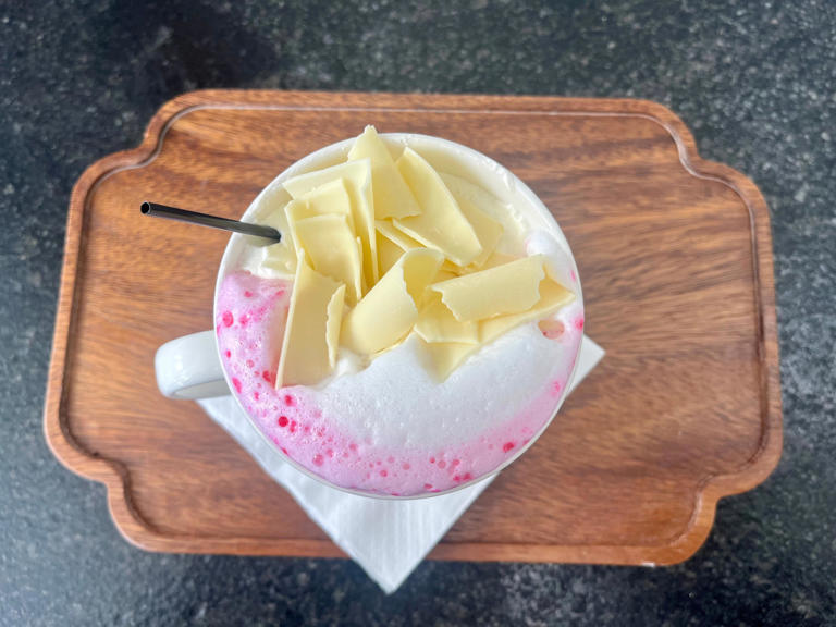 Korean cafe specializing in tea, coffee, desserts and art opens in