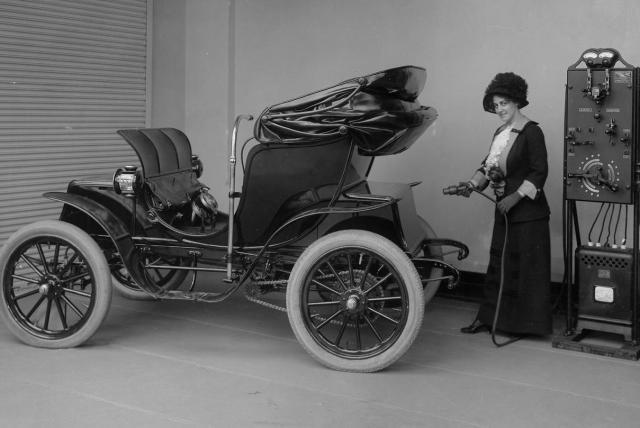 antigua fotografía demuestra que los carros eléctricos ya existían hace 112 años