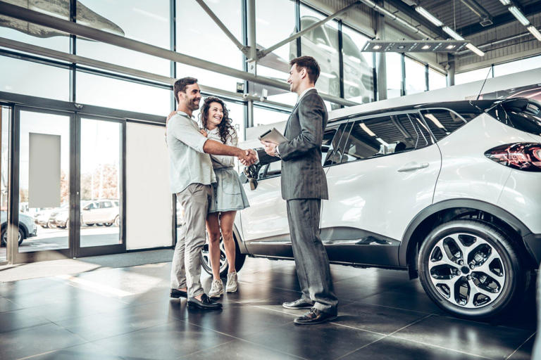 8 Things You Should Always Do When Browsing at a Car Dealership