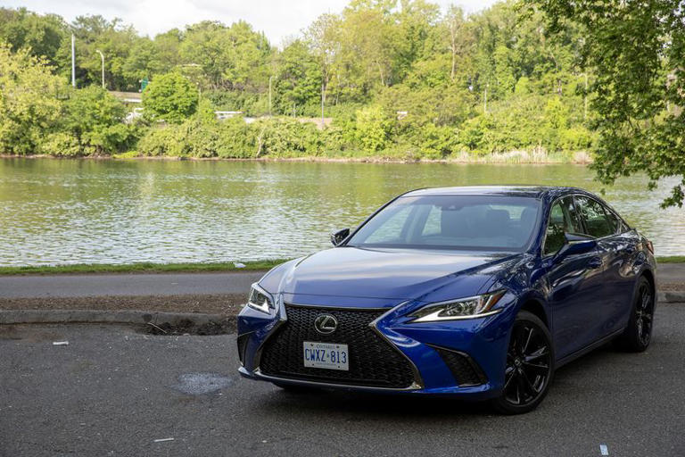 Road Trip Review Lexus ES 300h