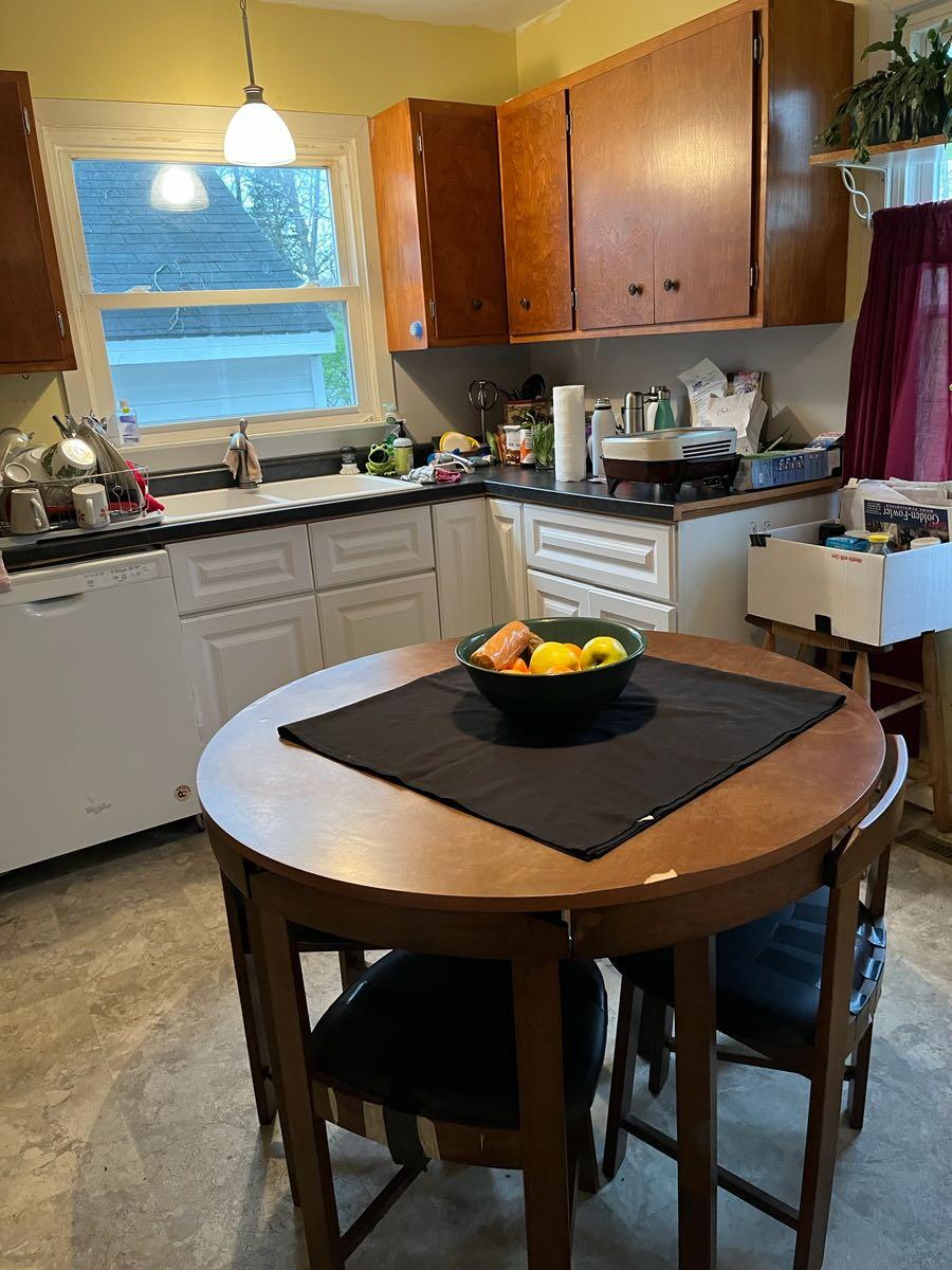 Kitchen Table For Sale With Four Chairs Reasonably Priced Traverse   AA1mxgqE.img