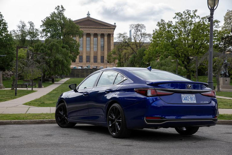 Road Trip Review Lexus ES 300h