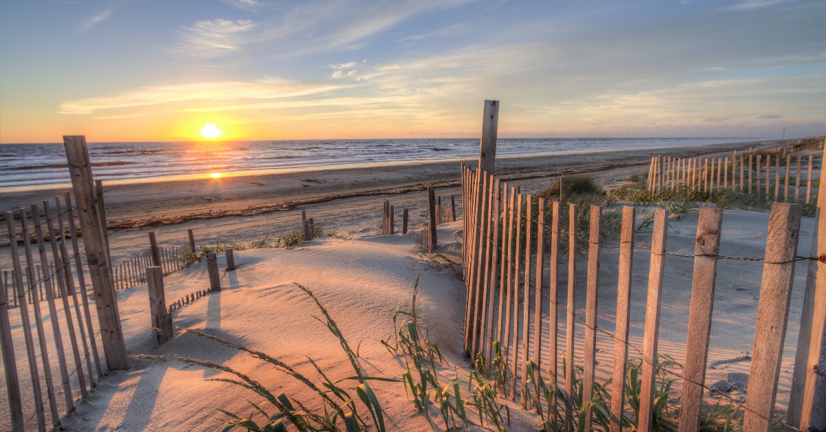 <p> Why choose one U.S. island for your travels when you can experience multiple on the same trip? </p><p>The Outer Banks, often shortened to OBX, are a string of barrier islands in North Carolina that can be the perfect destination for a relaxing getaway. </p> <p> The sandy beaches are ideal for any ocean-goers, though you might be interested in visiting Jockey’s Ridge State Park as well. It’s a 426-acre park with the East Coast's largest natural living sand dune on the East Coast. Visitors can enjoy the dunes, take hang-gliding lessons, and hike through the park. </p>