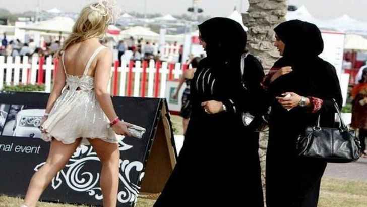 <p>Despite being highly modernized, Dubai is still home to many denizens who still practice traditional Arab customs. As such, it’s not uncommon at all to see people showing mostly skin and barely any skin in the same spot!</p>