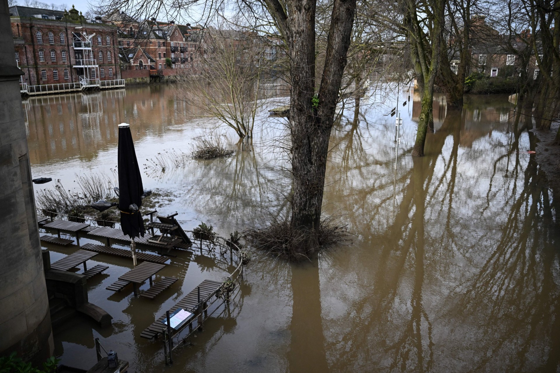 Hundreds Of Flood Warnings Still In Place As Temperatures Plummet   AA1myltQ.img