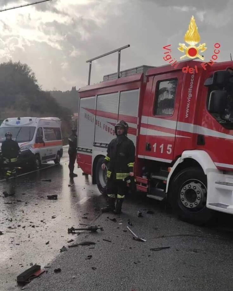 Montauro (Catanzaro), Scontro Tra Due Auto Sulla SS106: Quattro Morti